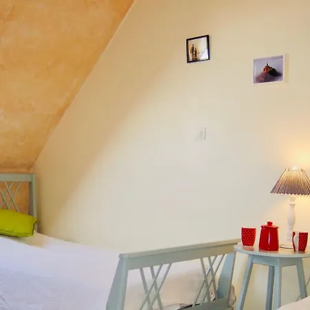 Gemuetliches Haus In Der Bucht Von Mont-saint-michel By Interhome